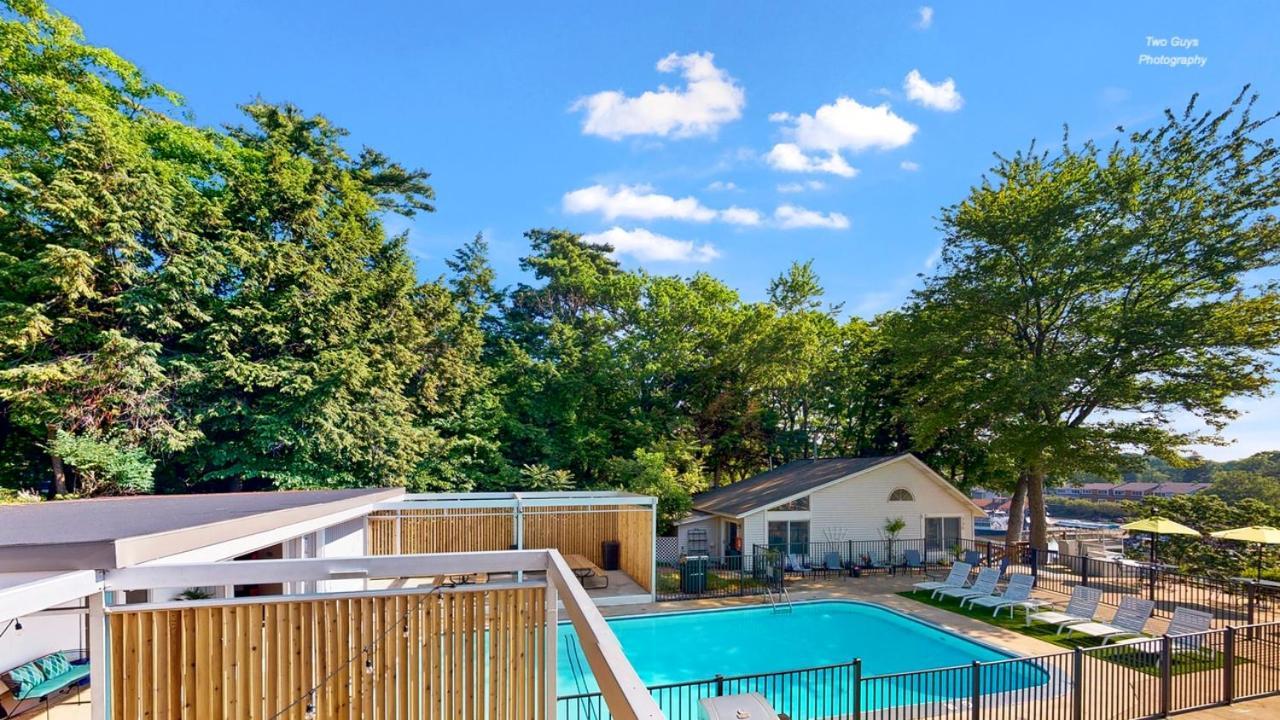 Holiday Hill Resort Саугатук Екстериор снимка